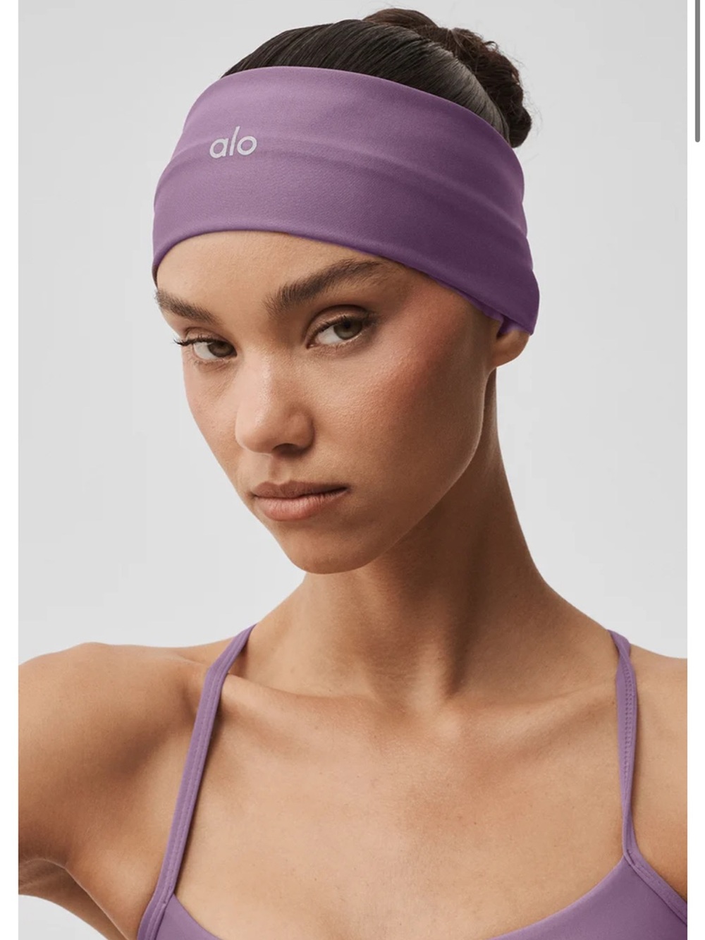 Brand new with tags Alo Yoga Airlift Headband in the gorgeous Plum Kiss color 💜